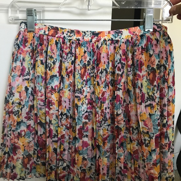 😍😍NEVER WORN BCBGeneration SKIRT😍😍 - Picture 1 of 3